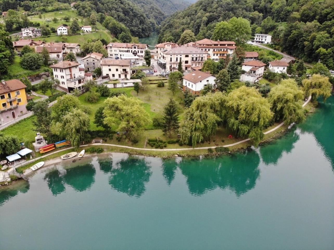 Vila Labod, Unique Villa At The Lake โมสต์ นา โซชิ ภายนอก รูปภาพ